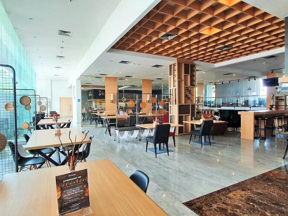 Batiqa Hotel & Apartments Karawang Exterior foto