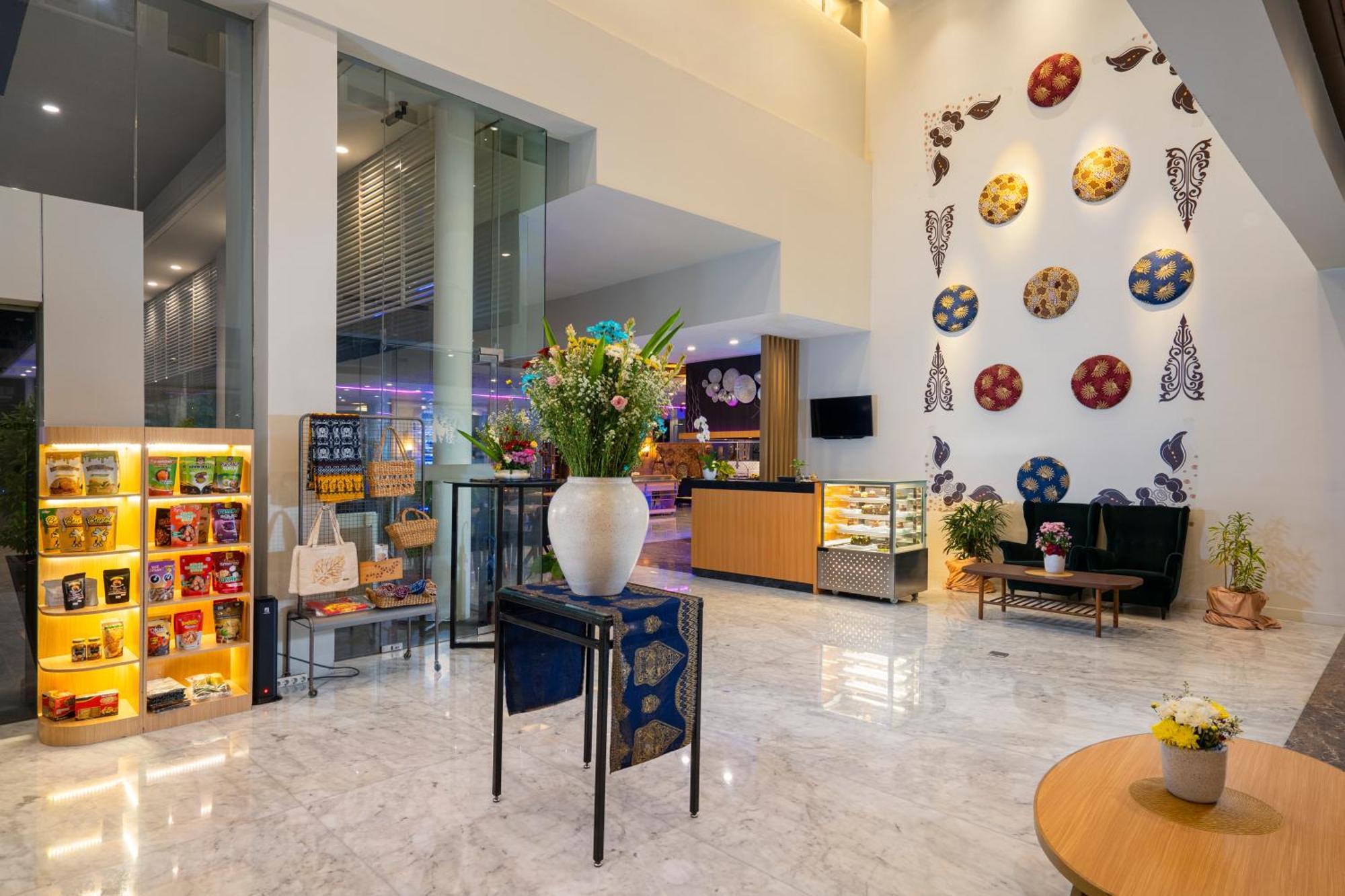 Batiqa Hotel & Apartments Karawang Exterior foto