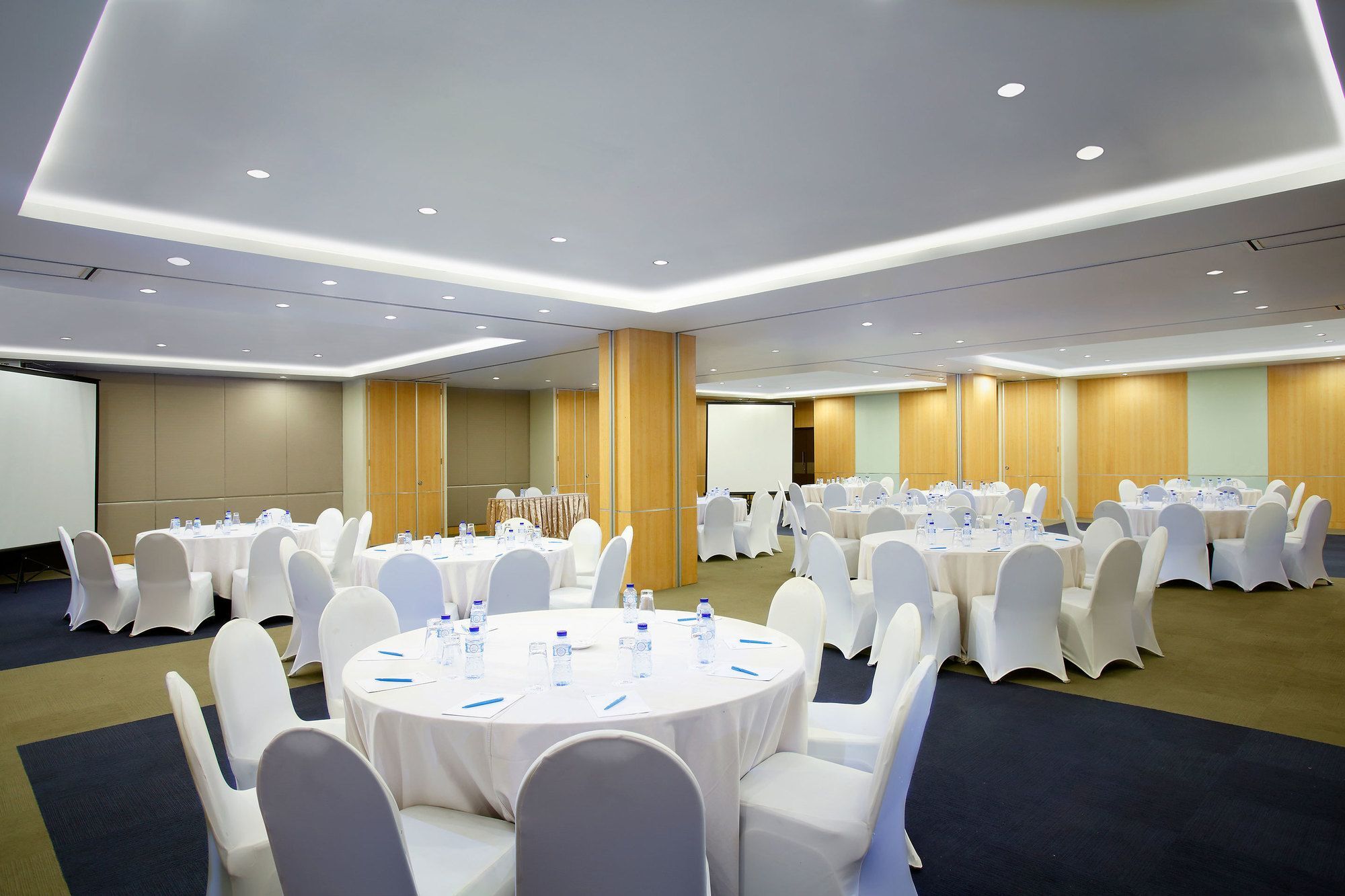 Batiqa Hotel & Apartments Karawang Exterior foto